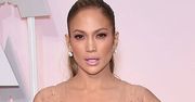 Jennifer Lopez jak zwykle zachwyciła na czerwonym dywanie. Jednak czar prysł, kiedy inna gwiazda pokazała się w niemal identycznej kreacji [zdjęcia]