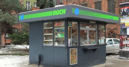 PKN Orlen wchodzi w usługi kurierskie. Już w tym roku 500 automatów do paczek