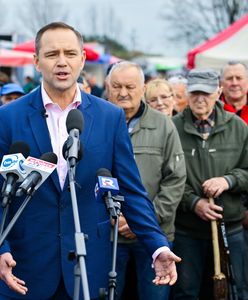 Zadał pytanie Nawrockiemu. Zwolennicy się oburzyli. "Precz z komuną"