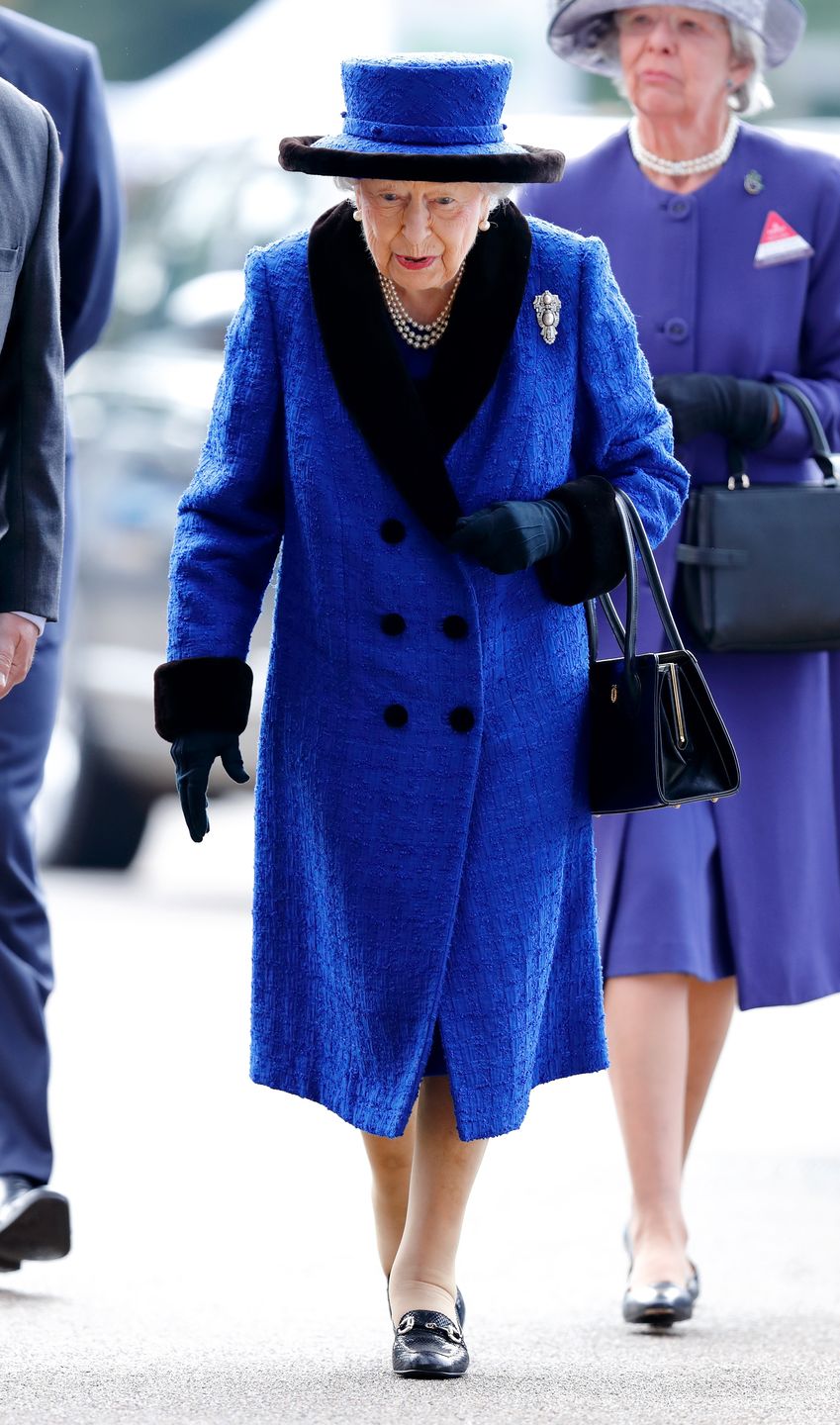 Królowa Elżbieta zakażona koronawirusem. Jak się czuje monarchini? 