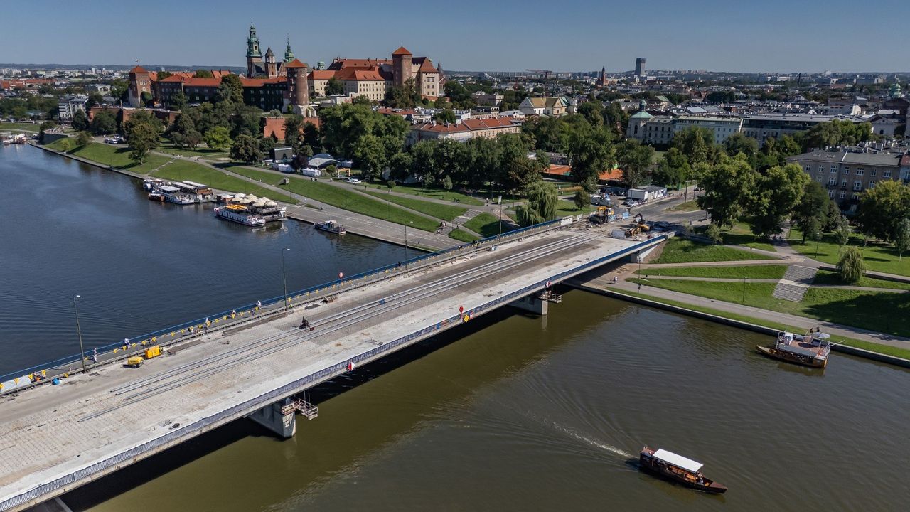 Kraków: Nocne betonowanie mostu Grunwaldzkiego