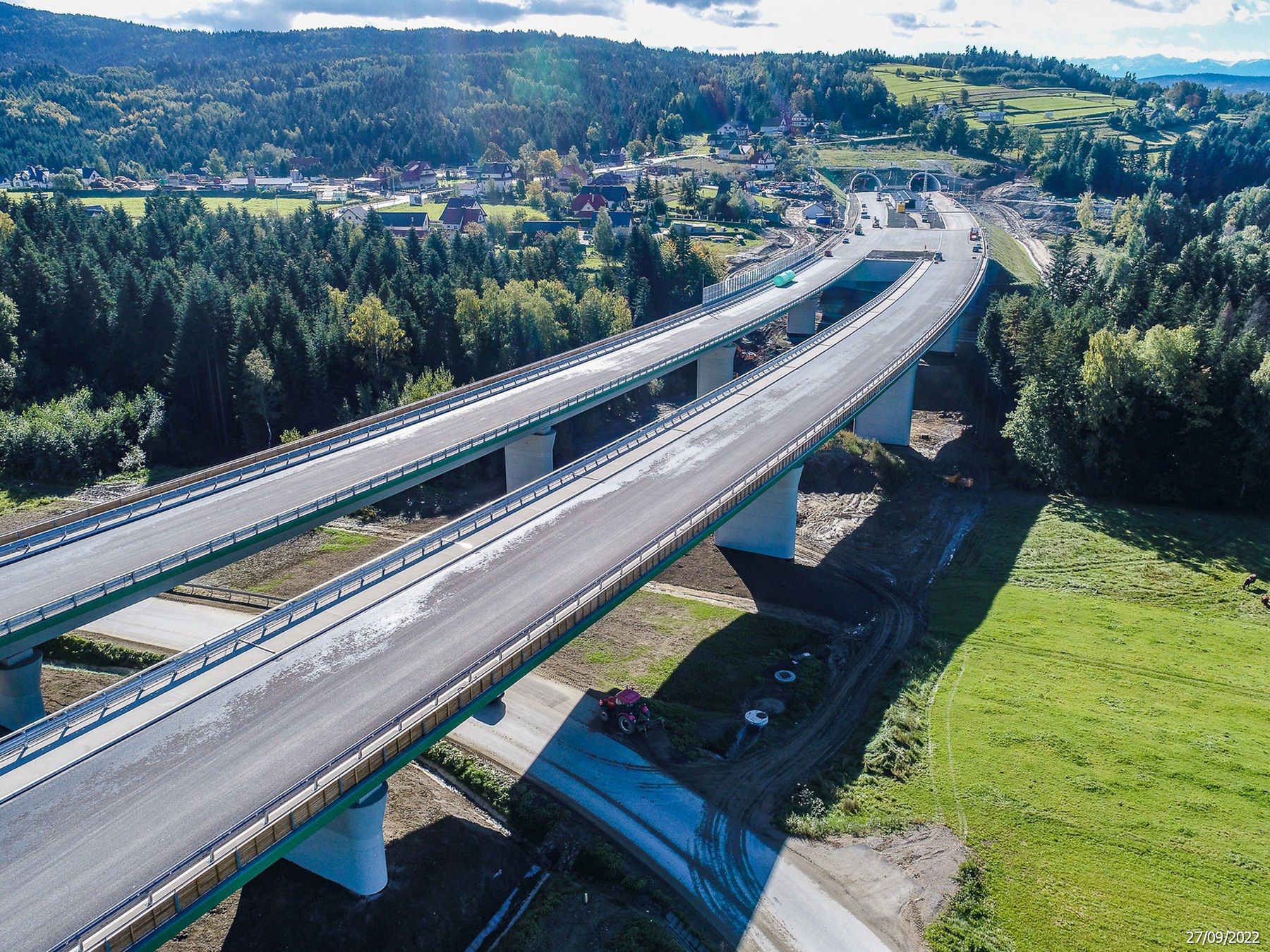 Budowa tunelu w ciągu drogi ekspresowej S7 (nowa Zakopianka) pod masywem góry Luboń Mały