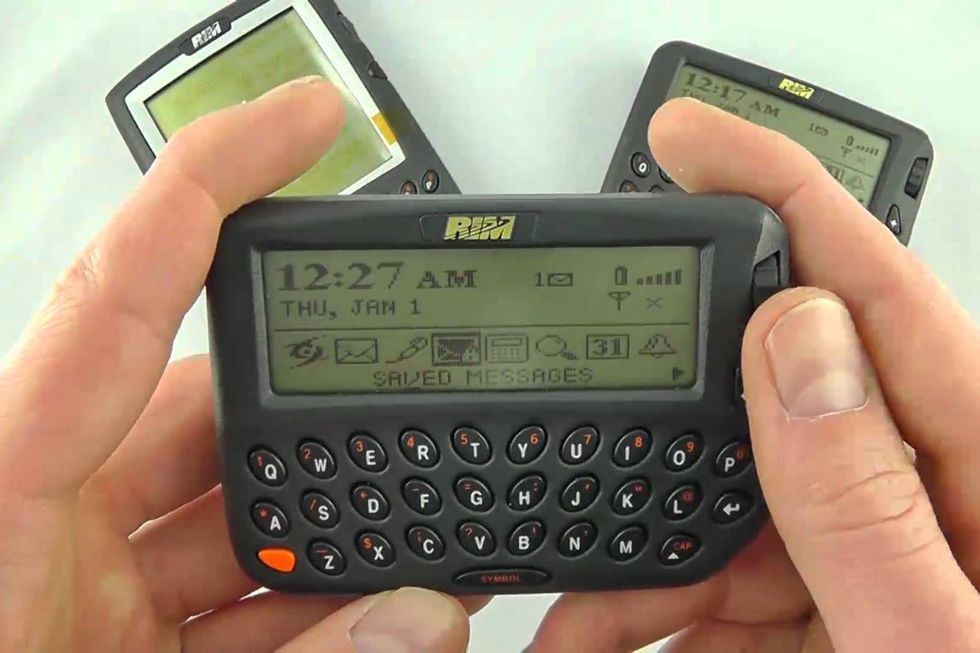 8 cudów techniki z lat 90. Napęd ZIP, robot AIBO i pager BlackBerry. Pamiętasz je? 10