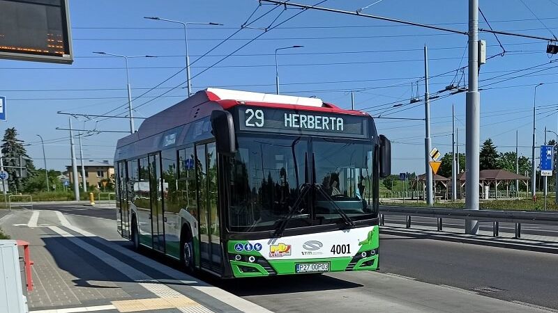 Autobus elektryczny Solaris na pętli Choiny