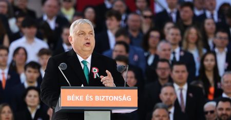 Orban straszy Węgrów. "Europa przygotowuje się do wojny"
