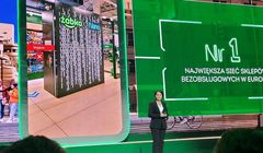 Żabka już bez InPostu rozwija usługi paczkowe, szuka szansy w automatyzacji