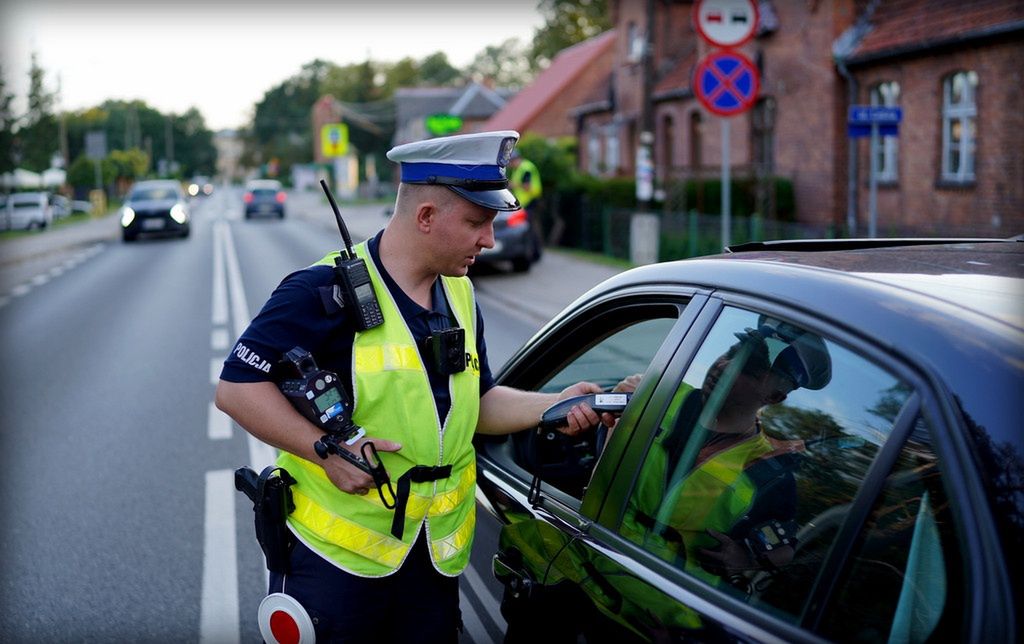 Piją i wracają za kierownicę. "Co czwarta osoba to alkoholik"