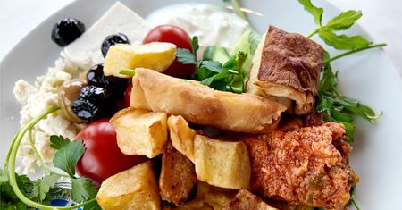Jedzenie po 18. tuczy, a gluten wszystkim szkodzi. Czas obalić najczęstsze żywieniowe bzdury