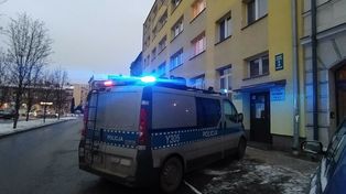 Sąsiedzi wyczuli nieprzyjemny zapach. Makabryczne odkrycie policji