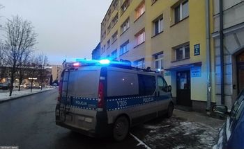 Sąsiedzi wyczuli nieprzyjemny zapach. Makabryczne odkrycie policji