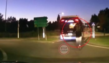 Hulajnogista szalał po jezdni. Pod wideo zawrzało. "Bandyta"