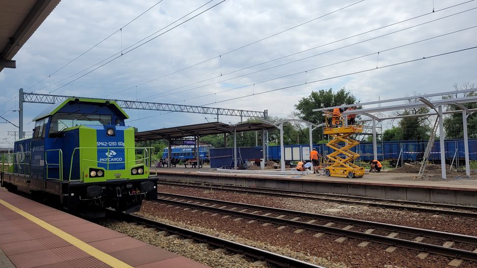 Częstochowa. Korzystający ze stacji Częstochowa Stradom zyskają lepszą ochronę przed deszczem i wiatrem.