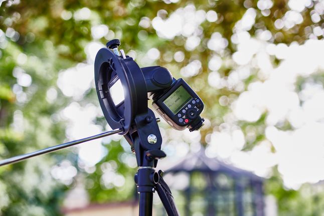 Lampa pracowała przy zoomie 20 mm aby wypełnić całą parasolkę. Dodatkowo, wykorzystałem tryby HSS i TTL, a całość wyzwalałem nadajnikiem Navigator X.