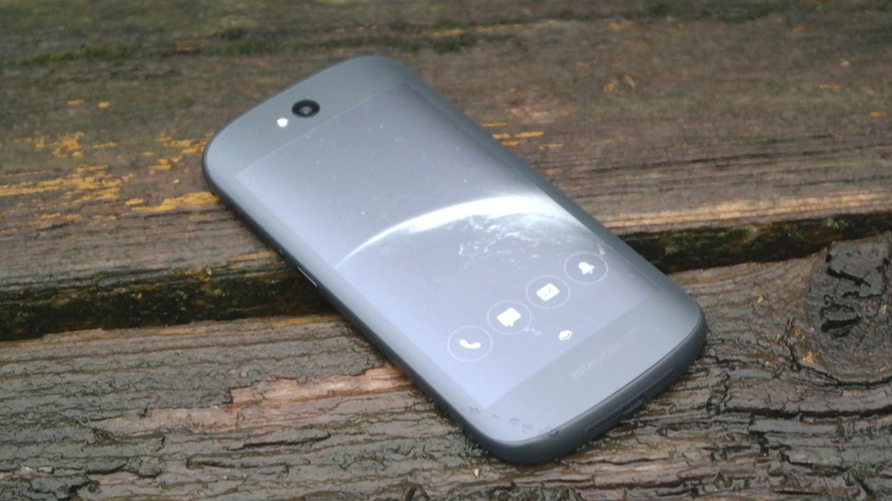 YotaPhone 2 - telefon o dwóch twarzach. Test i recenzja smartfona z ekranem E Ink 71