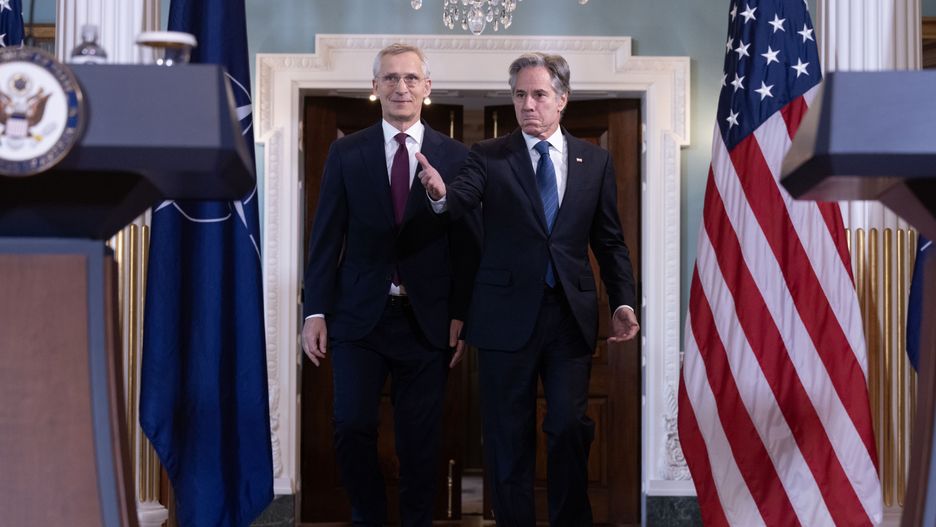 US Secretary of State Antony Blinken (R) and NATO Secretary General Jens Stoltenberg (L) enter to participate in a news conference at the State Department in Washington, DC, USA, 18 June 2024. NATO Secretary General Stoltenberg met with US Secretary of State Blinken the day after Stoltenberg met with US President Biden at the White House. The upcoming NATO Summit, 09-11 July in Washington, DC, will focus on bolstering Ukraine while observing the 75th anniversary of the NATO alliance. EPA/MICHAEL REYNOLDS Dostawca: PAP/EPA.