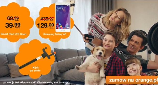 Orange z wyciskaniem tysiaka i piłkarzykami promuje „wyprzedażowe trójpaki” (wideo)