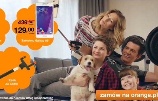 Orange z wyciskaniem tysiaka i piłkarzykami promuje „wyprzedażowe trójpaki” (wideo)