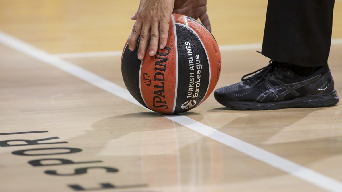 ATHENS, GREECE - MARCH 29: A referee holds the ball during the Turkish Airlines EuroLeague Regular Season Round 21 match between Panathinaikos OPAP Athens and Maccabi Playtika Tel Aviv at OAKA on March 29, 2022 in Athens, Greece. (Photo by Panagiotis Moschandreou/Euroleague Basketball via Getty Images)
