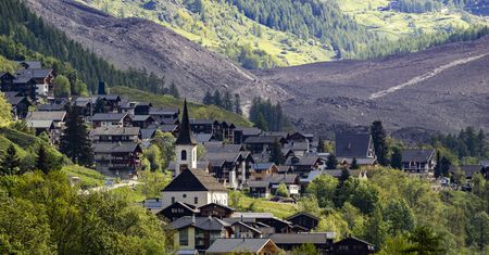 "Katastrofa tysiąclecia" w Alpach. Lodowiec pogrzebał całą wioskę
