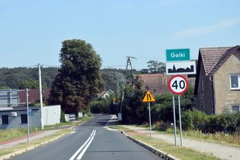 Cztery lata piekła w przydomowej komórce. Ruszył proces Mateusza J. z Gaików, który miał bić i gwałcić uwięzioną kobietę