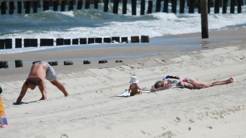 Lara Gessler i Piotr Szeląg z córką Neną