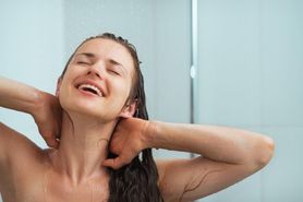 5 prysznicowych nawyków, które niszczą skórę
