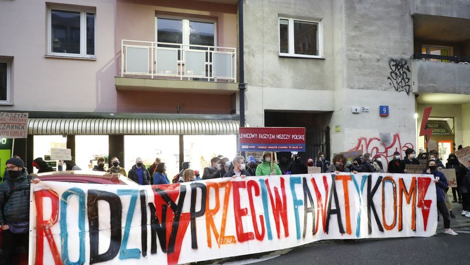 Strajk kobiet w Warszawie. Protest przed siedzibą Ministerstwa Nauki
