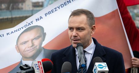Błąd Nawrockiego? "Lech Kaczyński przewraca się w grobie"