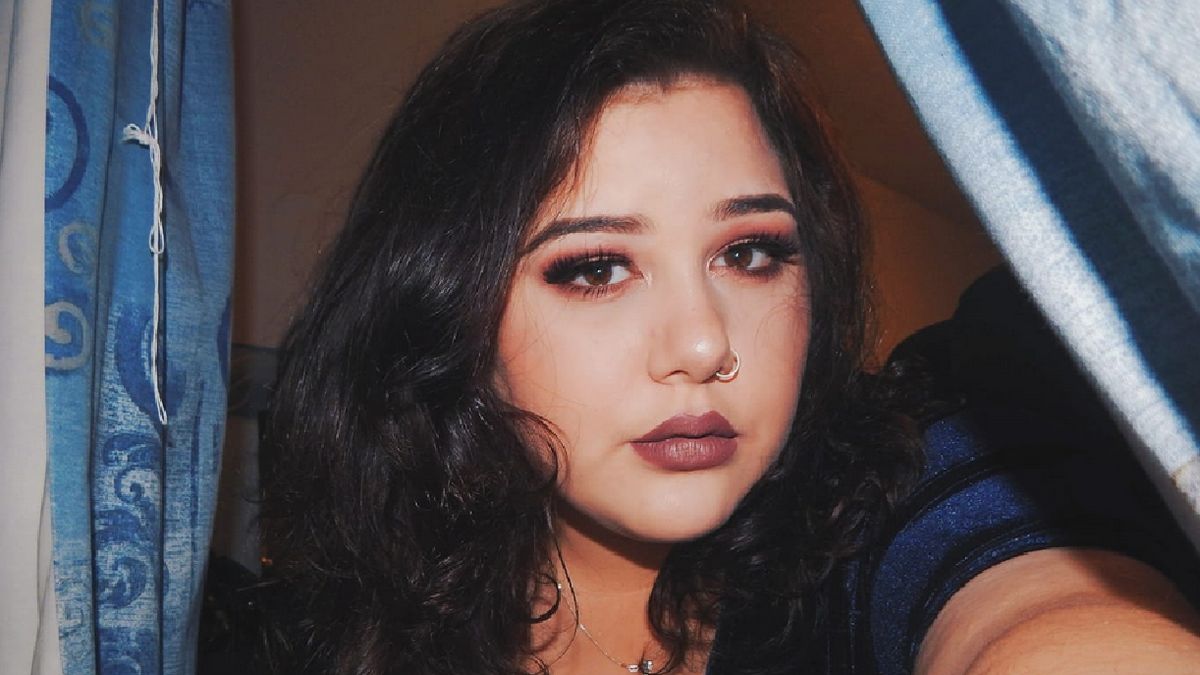 Anji ma problemy ze zdrowiem przez ogromny biust.