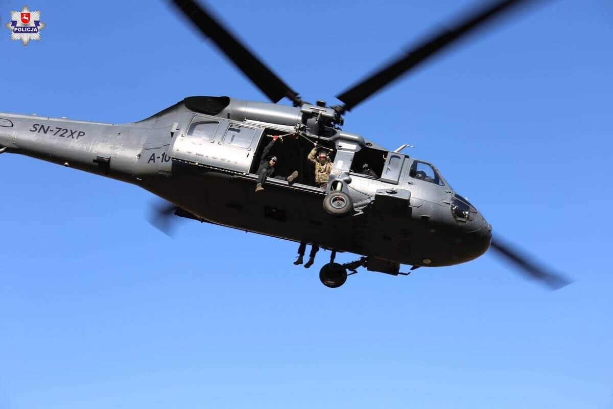 policyjny śmigłowiec BLACK HAWK