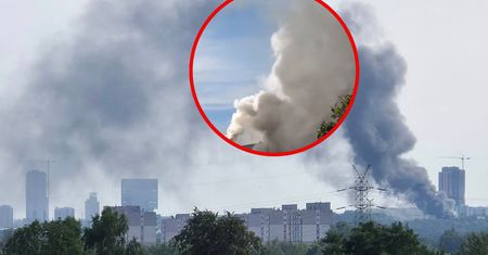 Pożar hali magazynowej. Kłęby dymu nad Siemianowicami Śląskimi