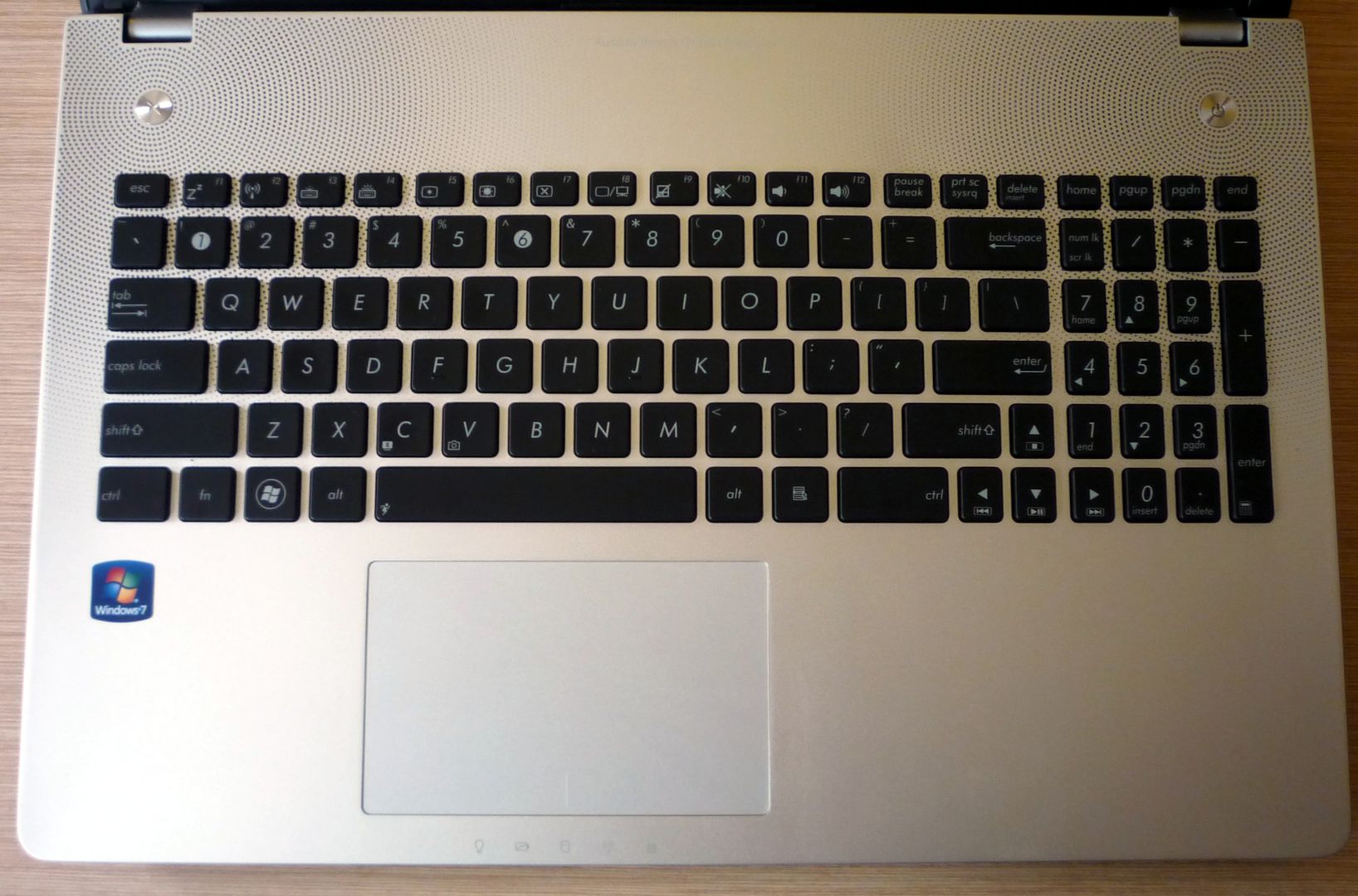 Asus N56VM - klawiatura i touchpad