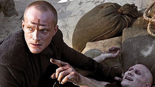 Ksiądz kontra wampiry w postapokaliptycznym świecie [zwiastun] 1