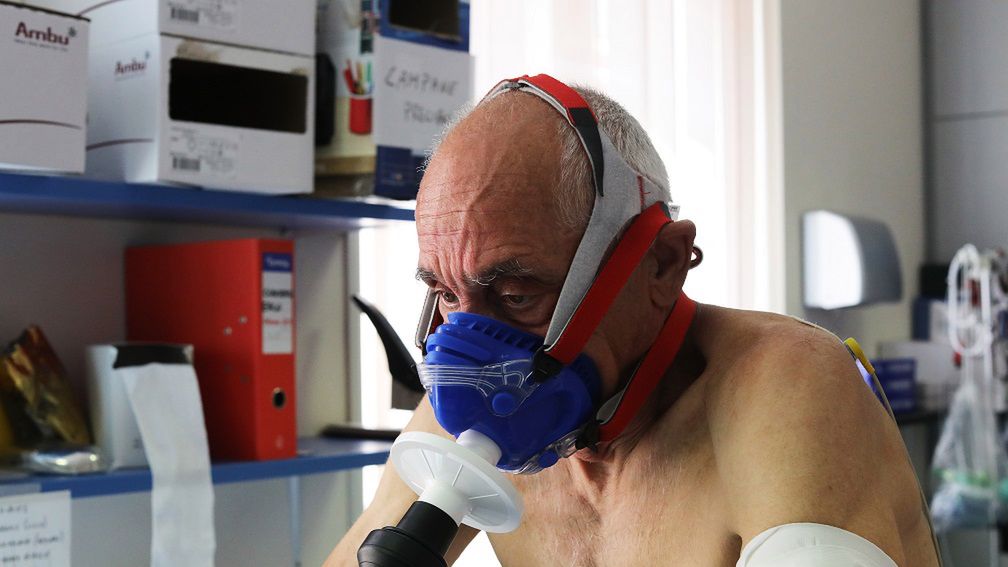 Powikłania po COVID. Ozdrowieńcy walczą z tzw. mgłą mózgową. Mają zaniki pamięci i problemy z koncentracją