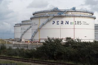 Chcą sprzedać bazę paliw na OLX? Strategiczna spółka dementuje