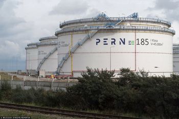 Chcą sprzedać bazę paliw na OLX? Strategiczna spółka dementuje