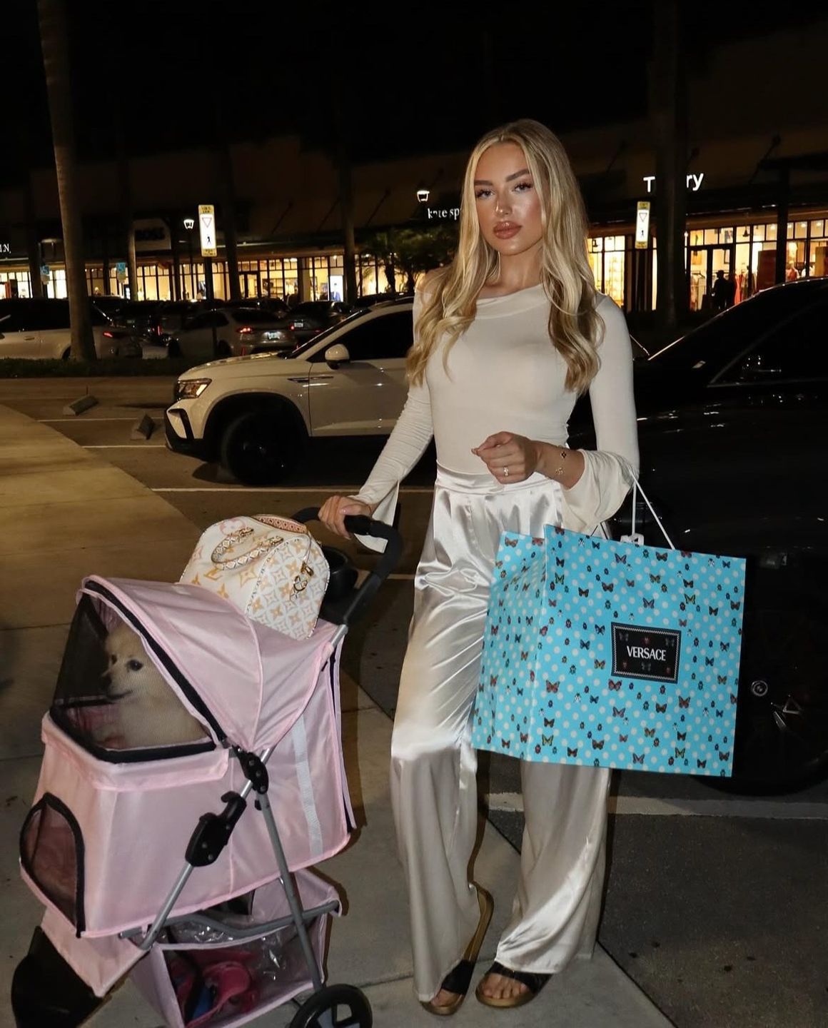 Caroline Derpieński w szale zakupów