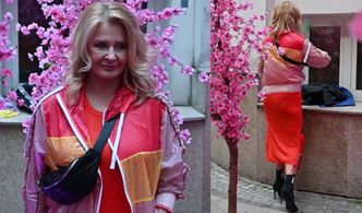 Młodzieżowa Majka Jeżowska przebiera się przed wejściem na galę Miss Warszawy