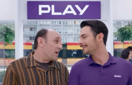 Play coraz bliżej 10 mln abonentów. Klienci płacą więcej