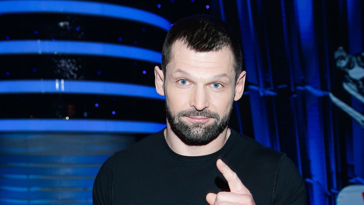 broda, koszulka czarna, luty 2019, Wielki Test - Sportowiec stulecia, gest, palec