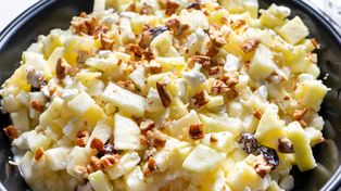 Sałatka nowojorska to mój nowy as w rękawie. Może śmiało konkurować z tradycyjną jarzynową