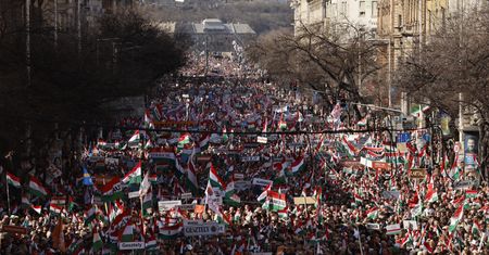 Niedzielne marsze na Węgrzech. Spór o liczbę uczestników