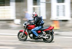 Warszawa. Zderzenie dwóch motocyklistów z samochodami