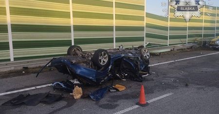Koszmarny wypadek na A1. BMW doszczętnie zniszczone