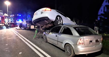 Wypadek w Ćwiklicach. Ciężarna kobieta w ciężkim stanie