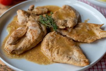 Przestałam panierować filet. W tym sosie wychodzi soczysty i delikatny, a ja mam mniej sprzątania