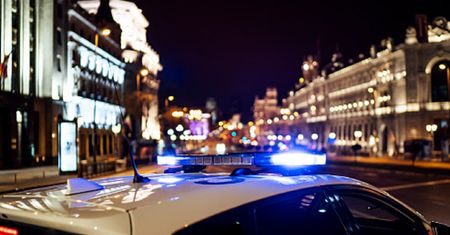 Wyskoczył z balkonu. Żona rzuciła się za nim
