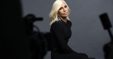 Jak Donatella Versace wyglądała przed operacjami? Nie do poznania