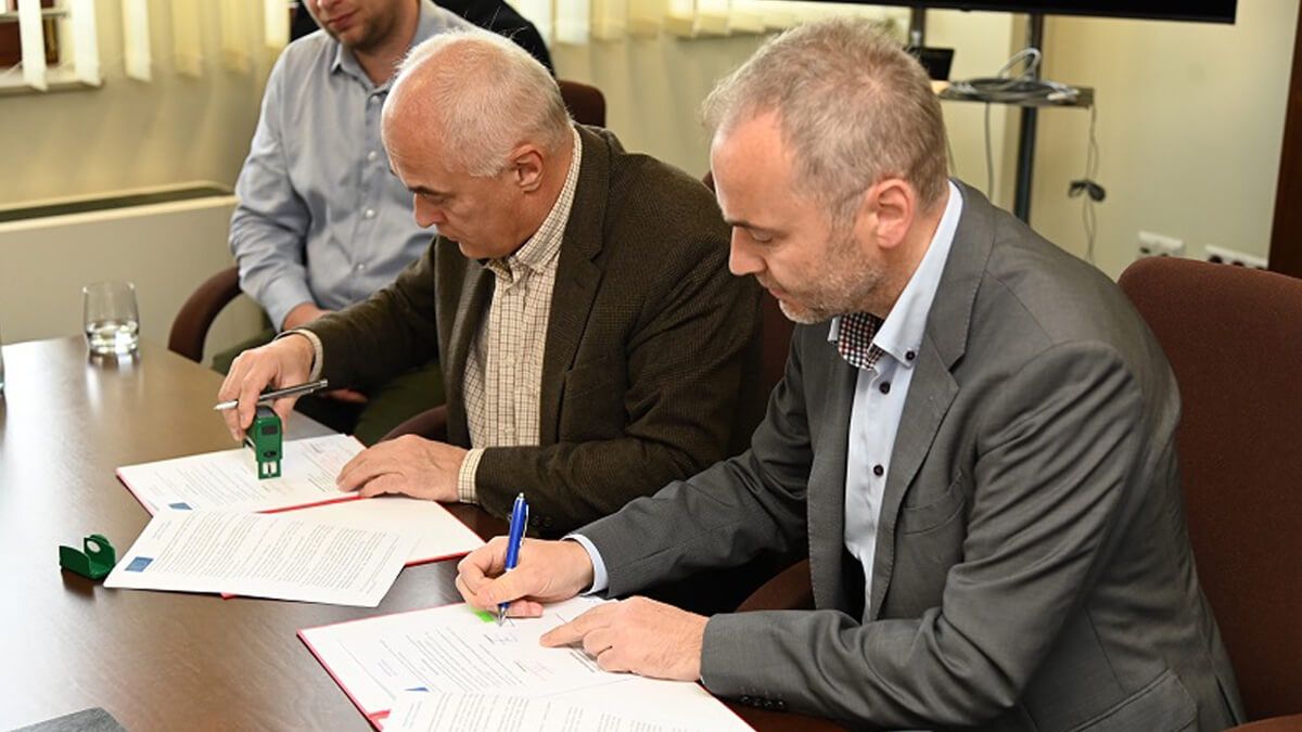 Podpisanie umowy o skaner RTG