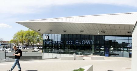 Kałuże w przejściu nowego dworca. Fiasko inwestycji za 87 mln zł
